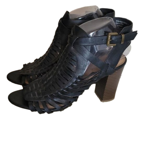 American Eagle Outfitters Shoes - American Eagle Galdiator Style Shoes